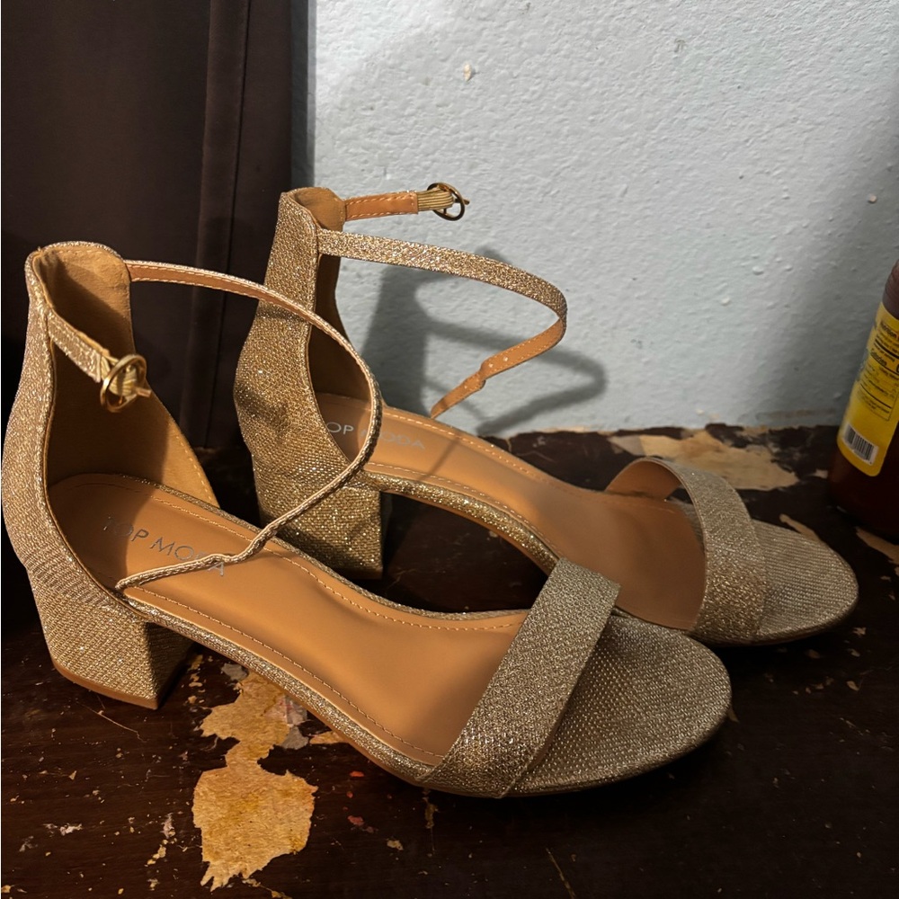 Elegant Gold Women's Sandals